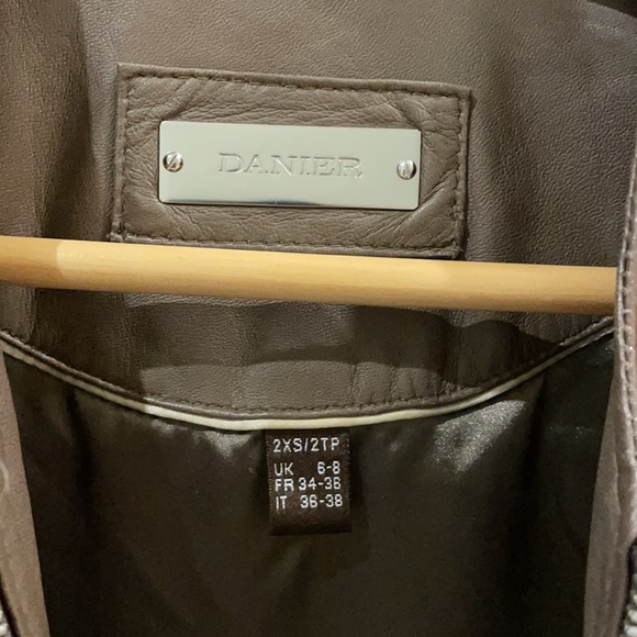 Danier Leather Jacket- walnut brown size 2TP - Picture 2 of 6